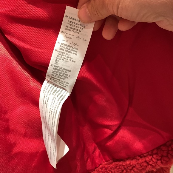 NWT Abercrombie & fitch Women faux shearling cozy jacket top burgundy size L - Picture 6 of 8